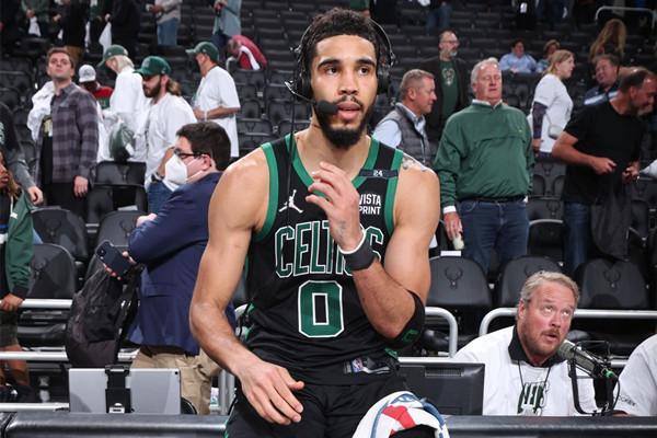 江苏女足李梦雯谈全运夺金：为江苏的荣光战斗，发自内心骄傲（江苏女足球员李梦雯谈全运会夺金：为江苏荣光而战，内心由衷自豪）