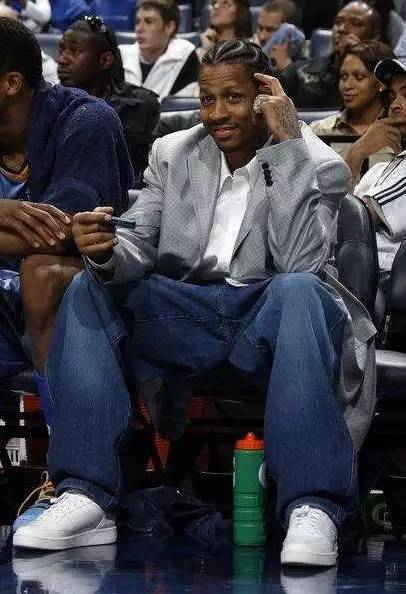 官方：AC米兰主帅阿莱格里当选意甲11月最佳教练（AC米兰官宣：主帅阿莱格里荣膺意甲11月最佳教练）