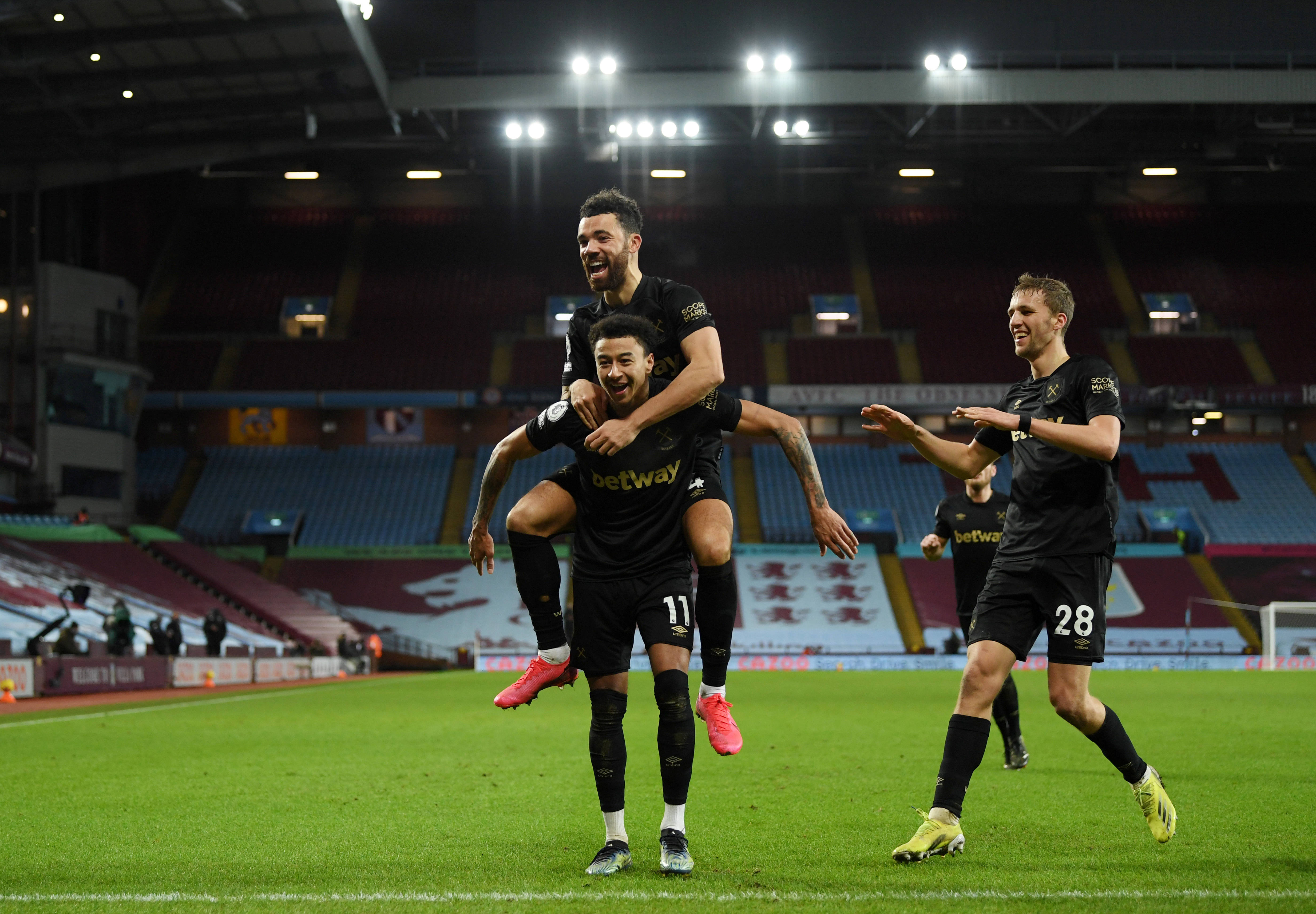 意媒：尤文加入弗罗霍尔特争夺战，与波尔图的良好关系是优势（意媒：尤文竞逐弗罗霍尔特，凭与波尔图良好关系占上风）