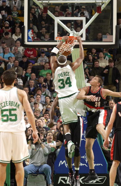 33岁内马尔爆发！17分钟戴帽救赎！3场轰5球1助，冲击明年世界杯（33岁内马尔火力全开：17分钟帽子戏法，近3战5球1助，剑指明年世界杯）