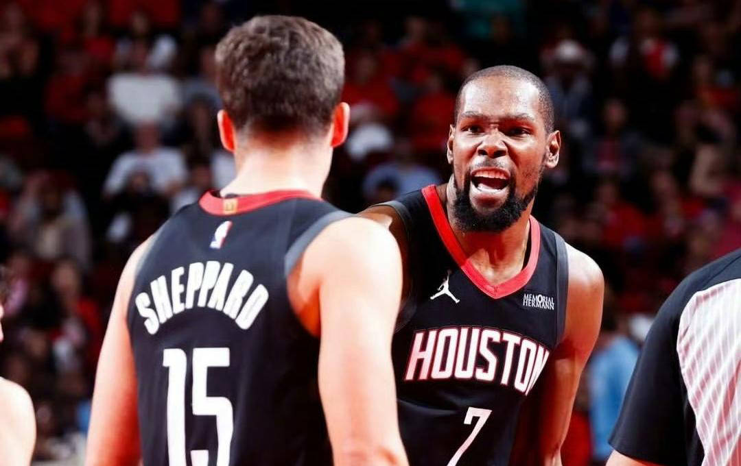 本-福斯特：拉门斯出击很果断，英超经验丰富的门将才能做到（本-福斯特赞拉门斯出击果断：唯有英超经验老到的门将能做到）