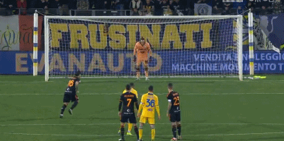 毕包后卫维维安：西班牙队竞争总非常激烈，现在不会去想这些（毕包后卫维维安：西班牙队竞争向来激烈，我暂时不会考虑这些）