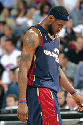 詹：现在的身体状态还不是很好；施洛特贝克整天说“废话”（詹：身体状态仍未达最佳，称施洛特贝克整天“说废话”）