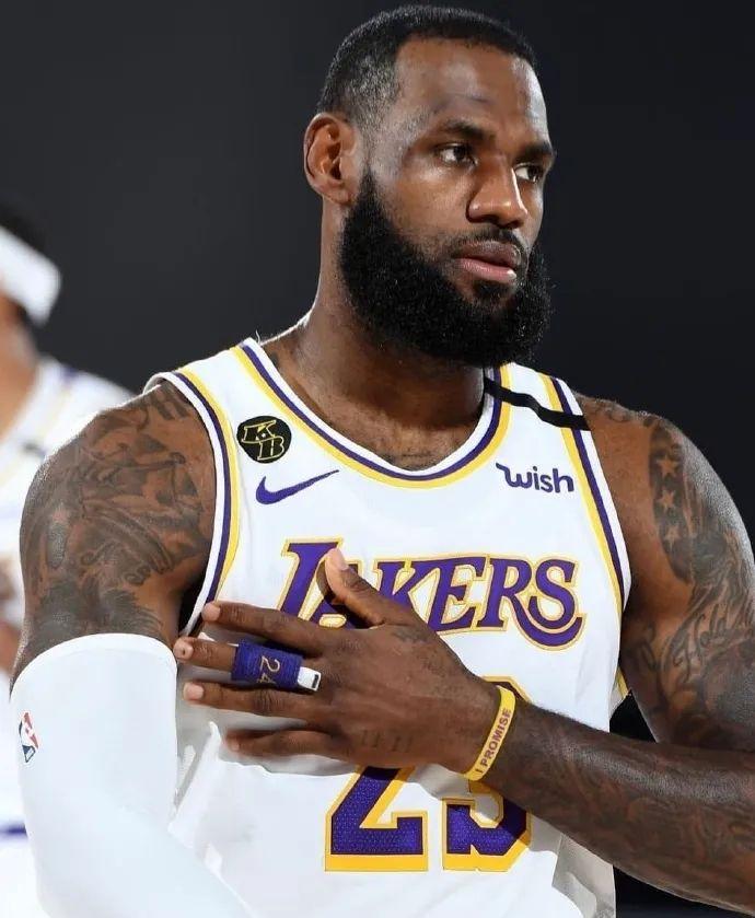 浙江男篮末节连得12分逆转辽宁（浙江男篮末节打出12-0攻势完成对辽宁的逆转）