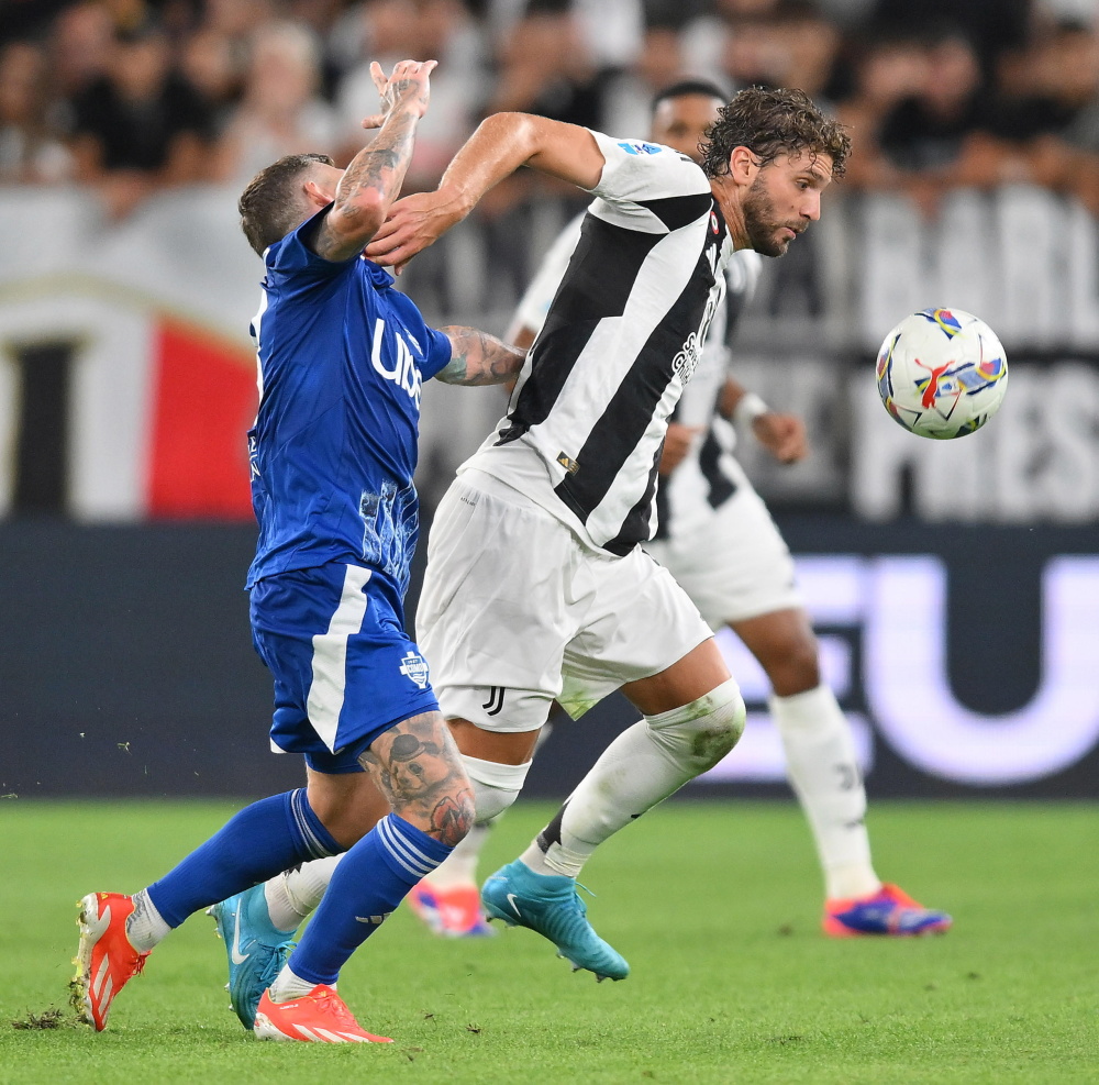 TA：皇马寻求引进后卫和中场；他们愿听取对罗德里戈的报价（TA：皇马寻觅后卫与中场补强，愿听取罗德里戈报价）