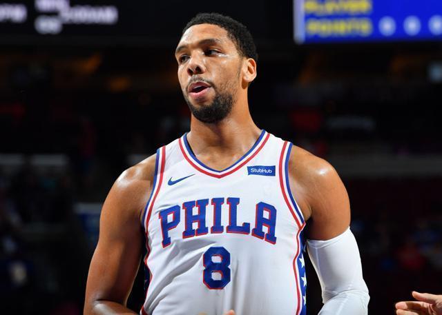 足球英超球队内部录像流出，球员争吵曝光（英超俱乐部内部视频泄露，球员争执画面曝光）