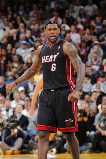 吉拉西多特生涯欧冠已打入15球，队史仅次于罗伊斯和莱万（吉拉西欧冠为多特已斩获15球，队史仅逊罗伊斯与莱万）