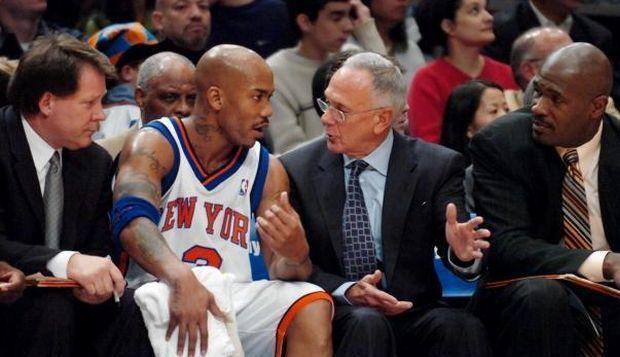 每体：法兰克福球迷有1000人无门票想混进场，被安保当时驱离（每体：约千名法兰克福无票球迷欲闯入球场，遭安保现场驱散）