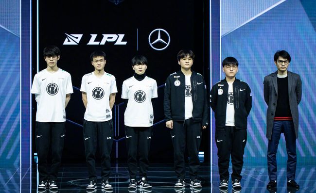 施了他们一 施了他们一