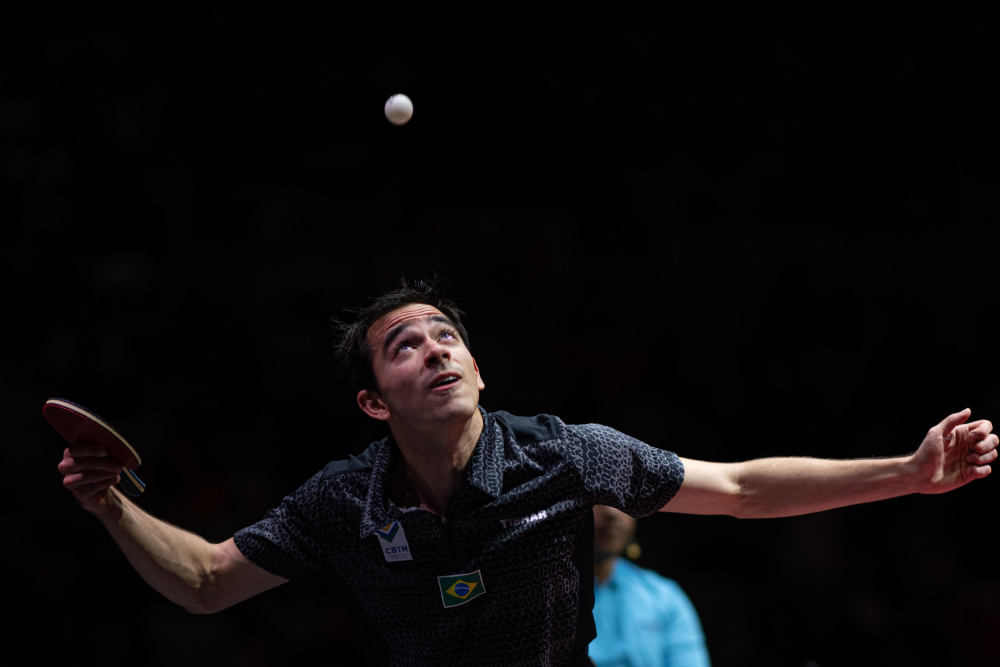 发出热烈的 发出热烈的